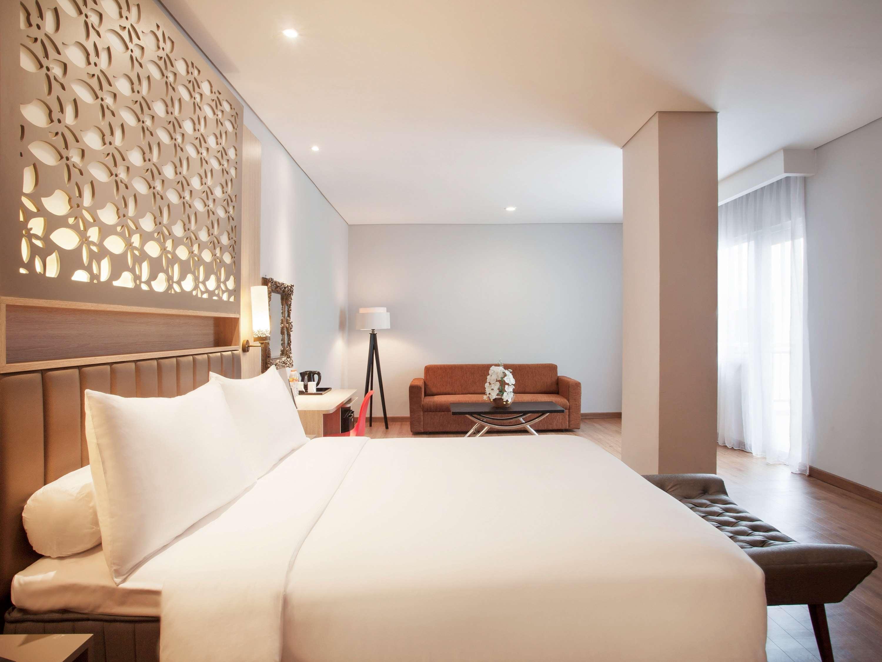 Hotel Ibis Styles Cikarang Exterior foto