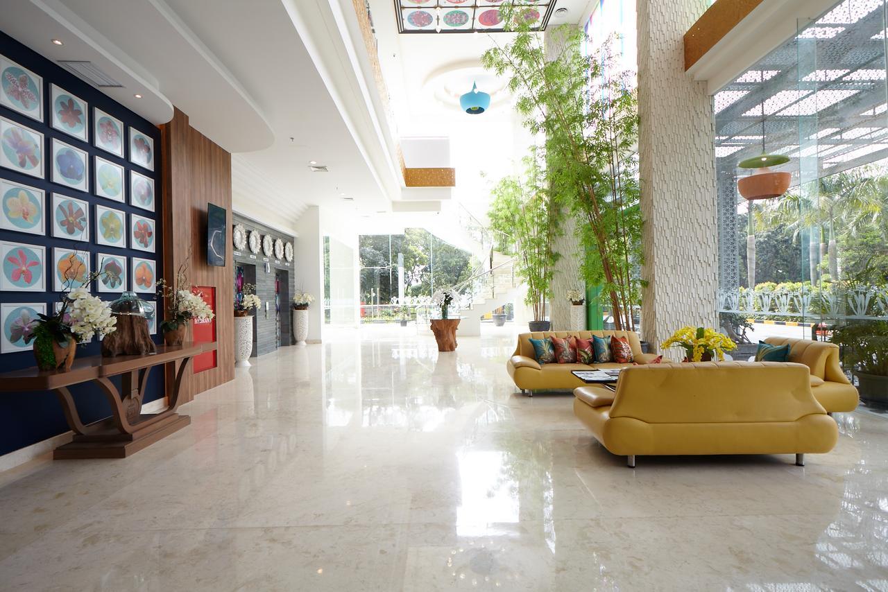 Hotel Ibis Styles Cikarang Exterior foto