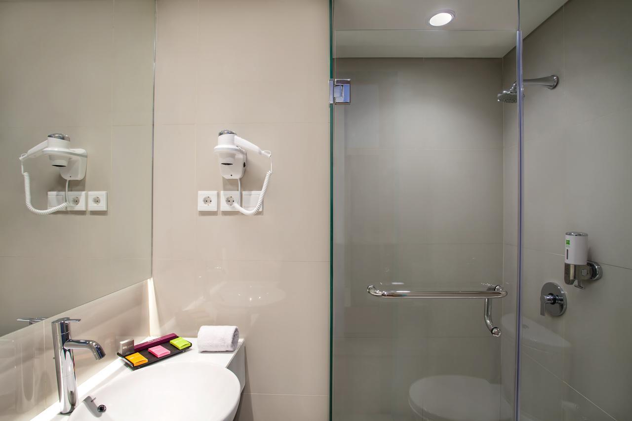 Hotel Ibis Styles Cikarang Exterior foto