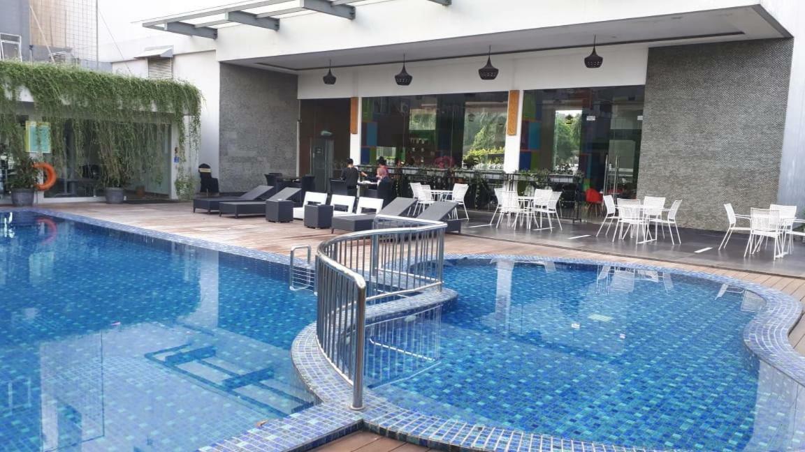 Hotel Ibis Styles Cikarang Exterior foto